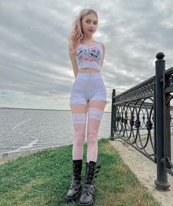 Жгучая блондинка готова погрузить тебя в мир настоящего наслаждения. Я знаю, что тебе нужно, и сделаю все, чтобы ты остался доволен. Звони, и ты не пожалеешь! 10255, 18 лет